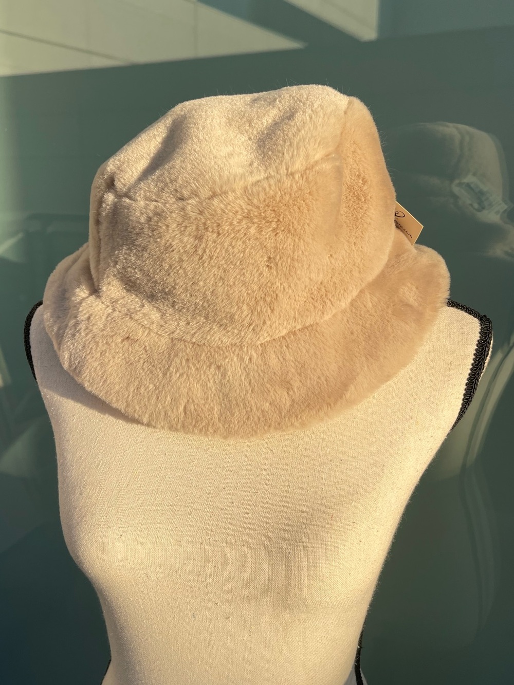 Windsor Faux Fur Bucket Hat in Cream